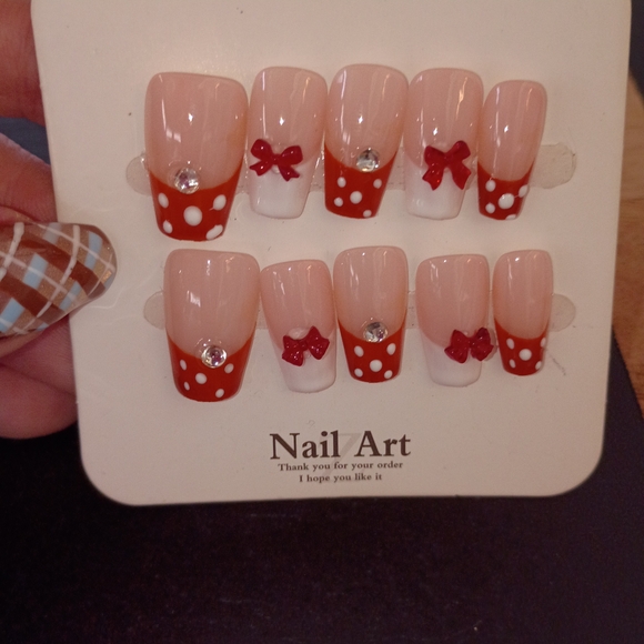 Red and White Nail Art Set with Bows - Picture 2 of 2